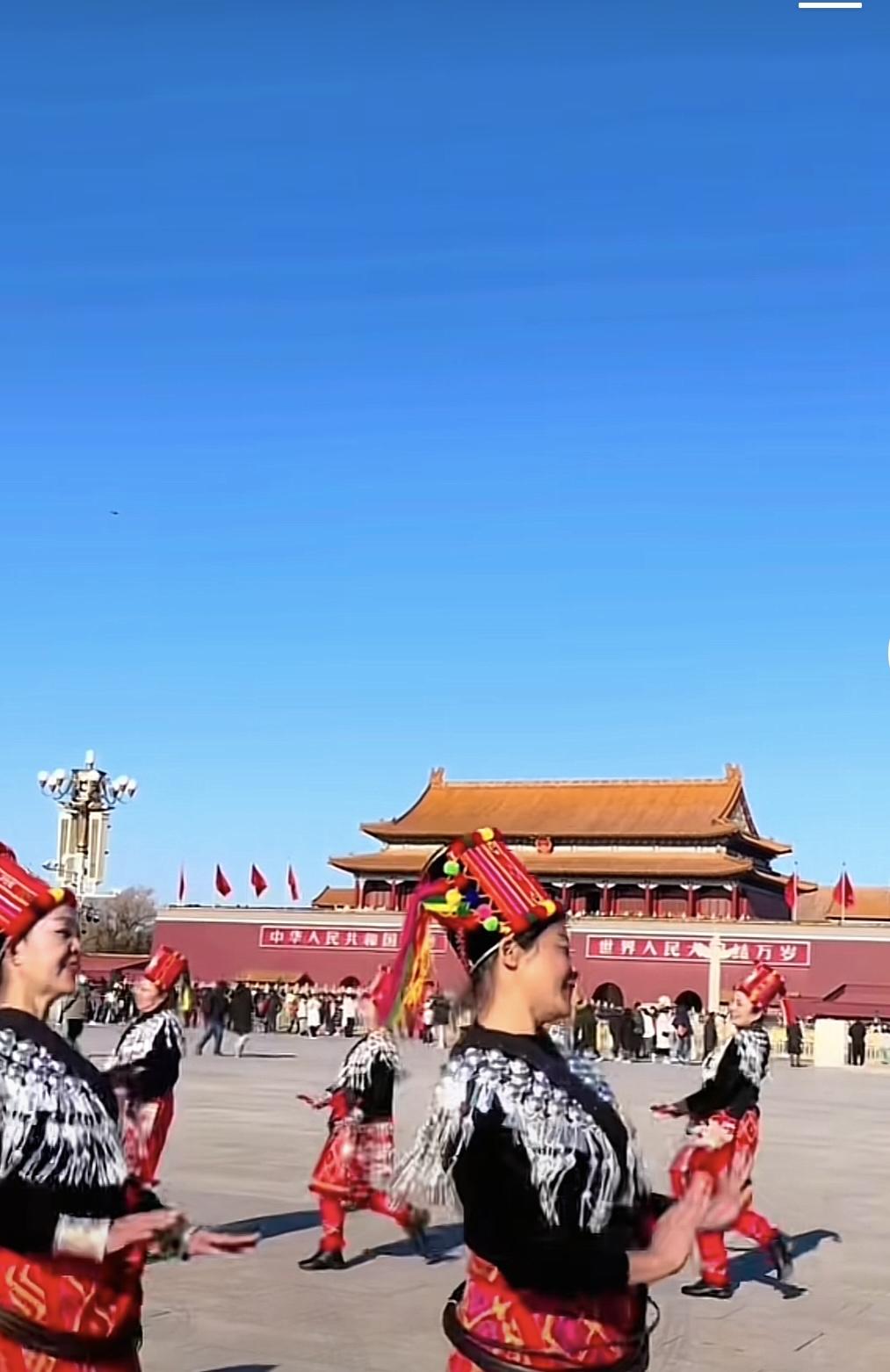 目瑙纵歌是云南景颇族传承下来的民族文化，是非物质遗产，这个传承好久了的文化，过去