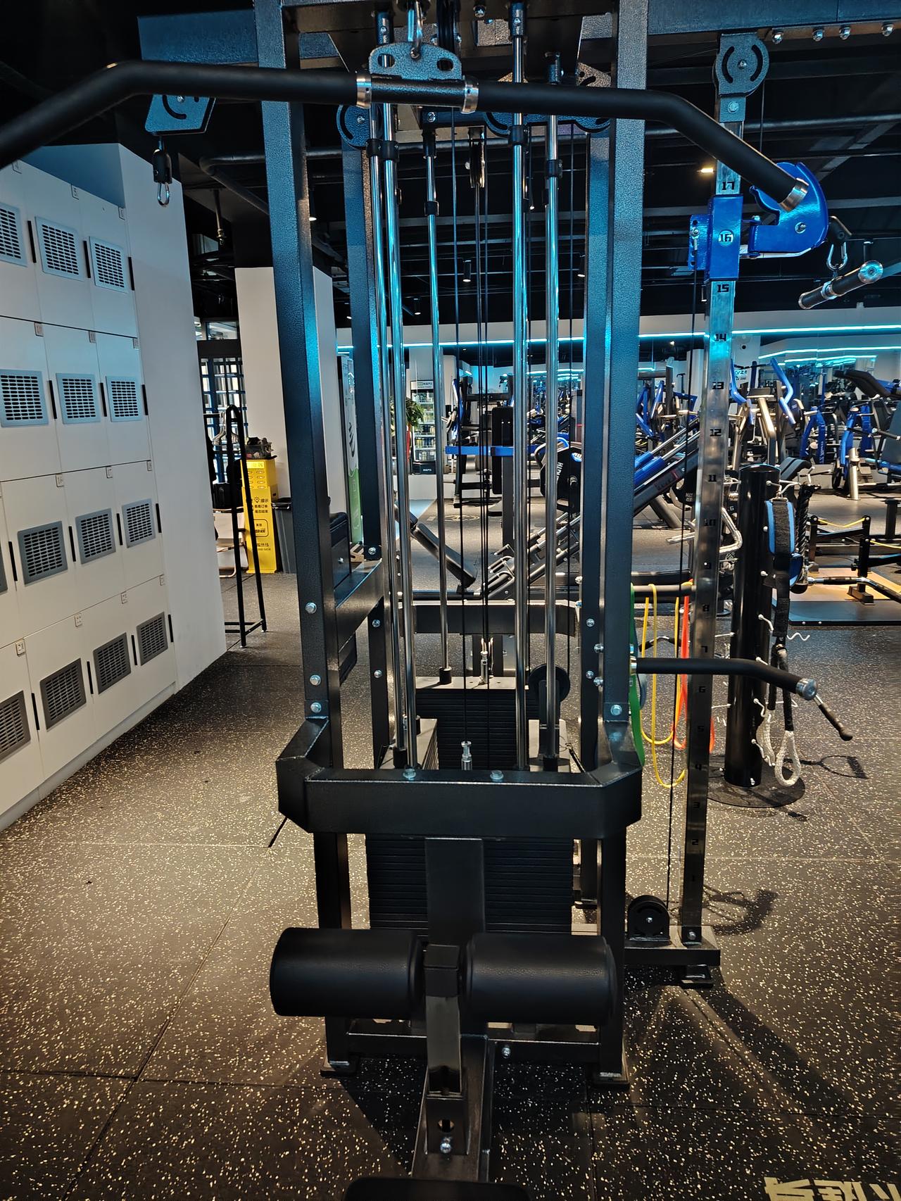 记录我的12月旅途，12月3日，昨天鲜芋仙吃多了，一早找了间健身房运动一下，“厚