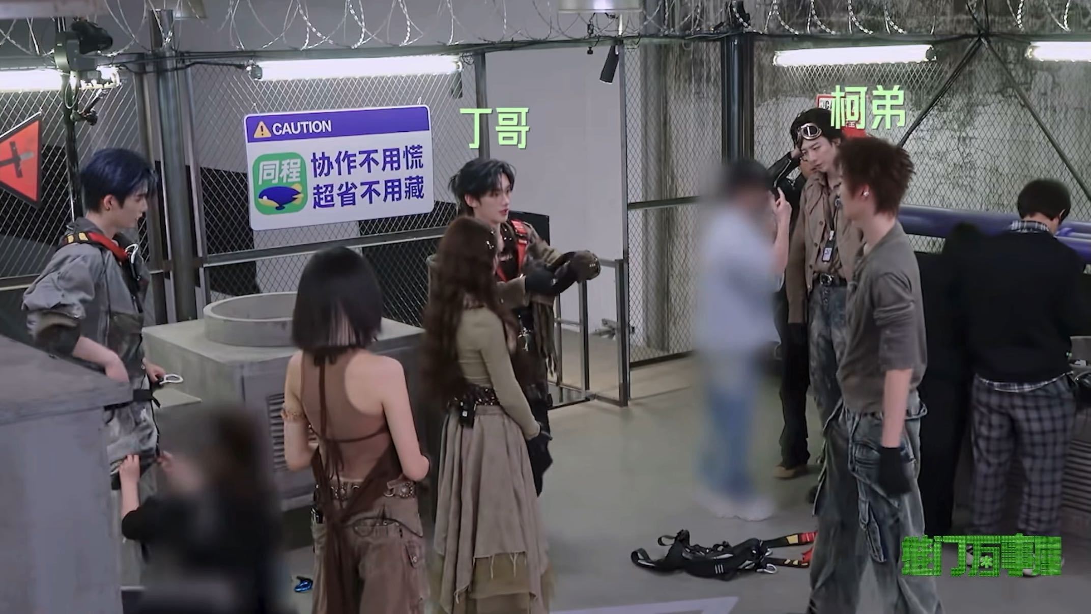 丁程鑫叫周柯宇弟弟张凌赫帮丁程鑫戴面罩开始推理吧        越想越好笑，丁程