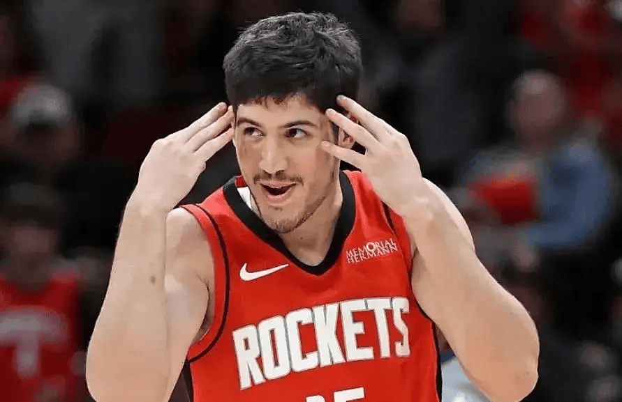 谢泼德全场12投7中，三分4中1得到16分3篮板6助攻3抢断