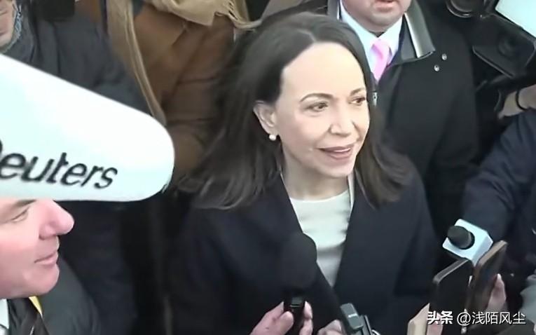 马查多:“我向美国总统赠送了诺贝松和平奖章，我是这么对他说的，请听好: 两百年前