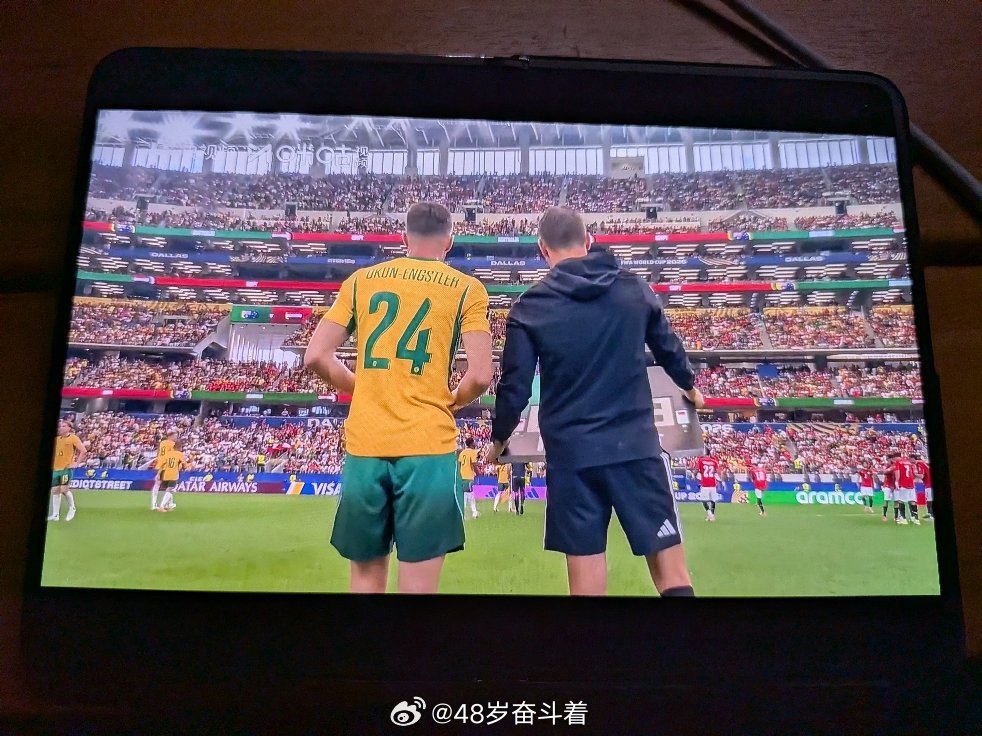 睡不着起来看会足球，美国的球场真的好，上座率太高了。世界杯