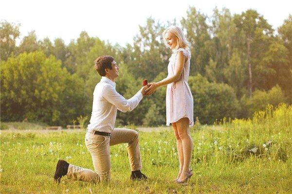 大龄剩女不结婚、不生娃根本没错！每个人都有选择自己生活方式的权利。
有人说不生娃