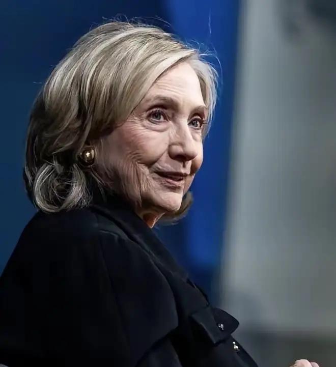 ​2月24日，德国慕尼会安全会上发生的一件比较难堪的一幕，美国前国务卿希拉里与捷