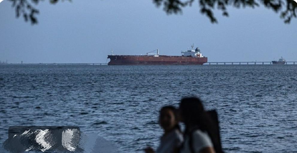 委内瑞拉石油收入清零！

长期以来，委内瑞拉一直效仿俄罗斯和伊朗的做法，利用一支