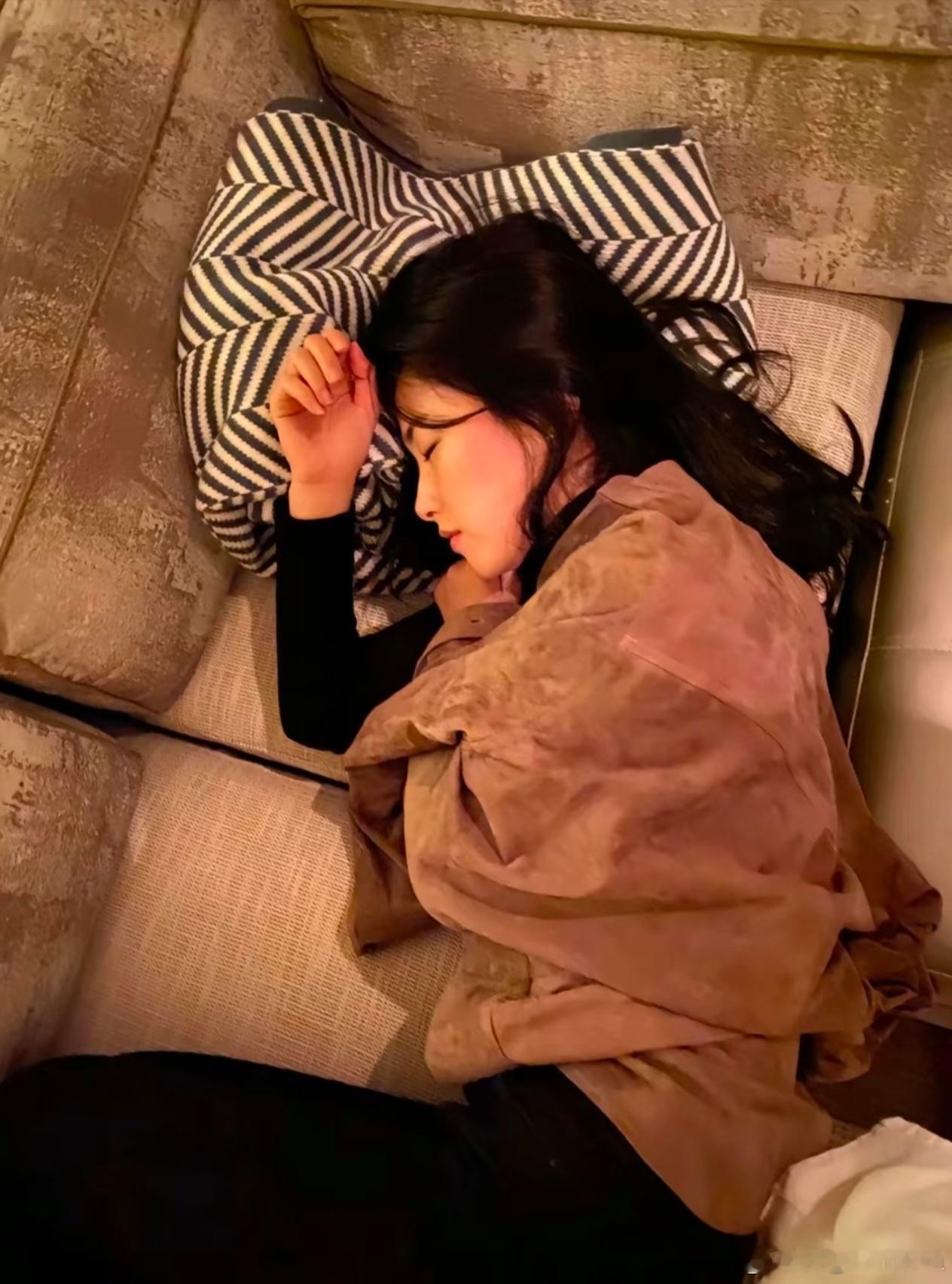 朱珠的这张照片 简直就是小说里的画面照进了现实 