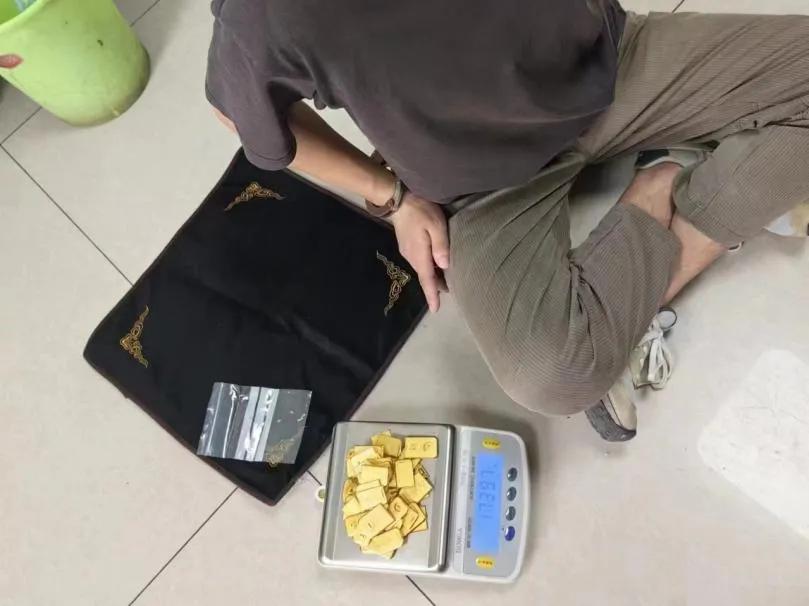 洗钱指的是什么？比如说，某人通过欺诈手段获取了巨额现金，若将这笔钱直接存进银行，