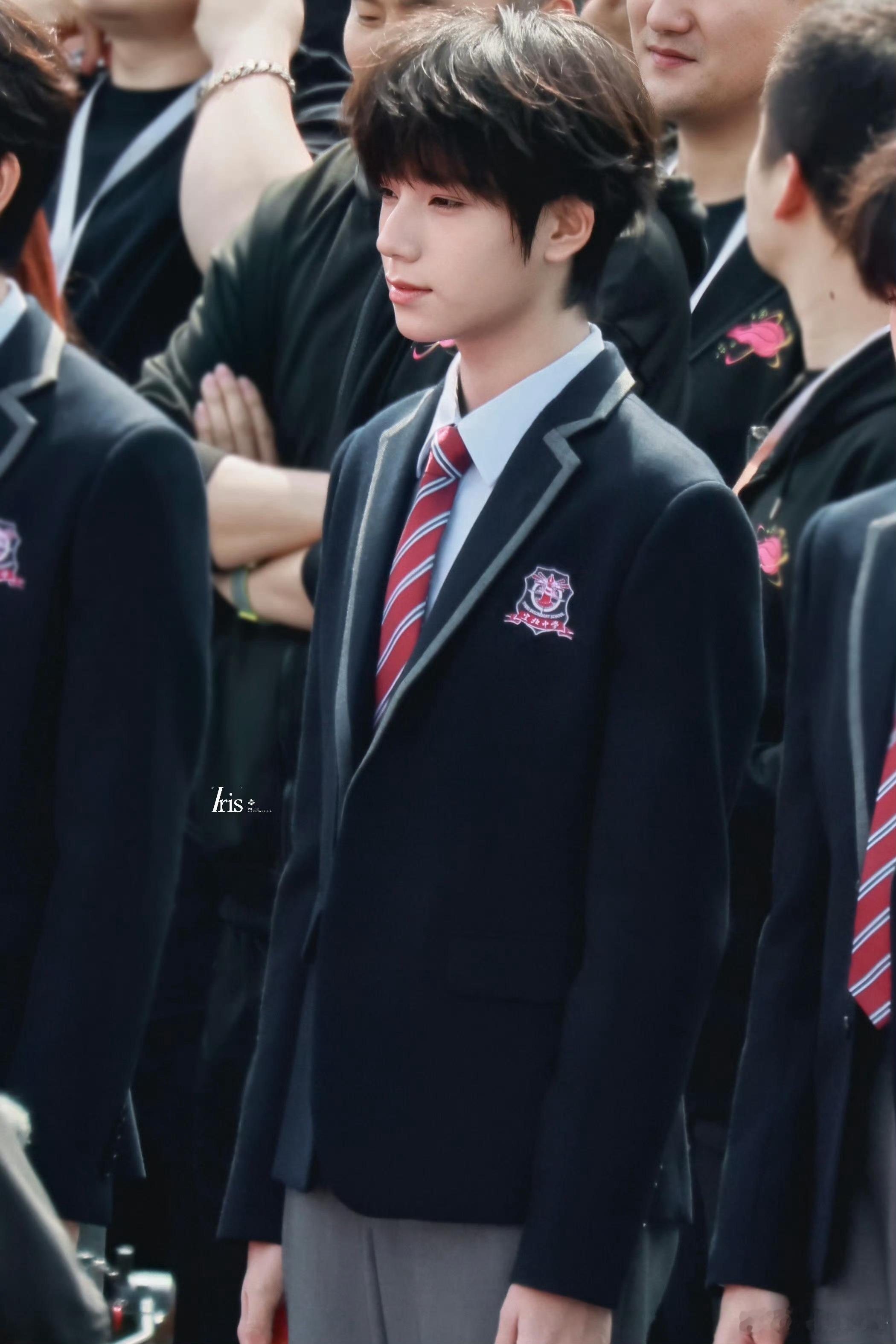 我们的少年时代2开机日 王橹杰我们的少年时代2开机仪式现场图，高高瘦瘦的真的很帅