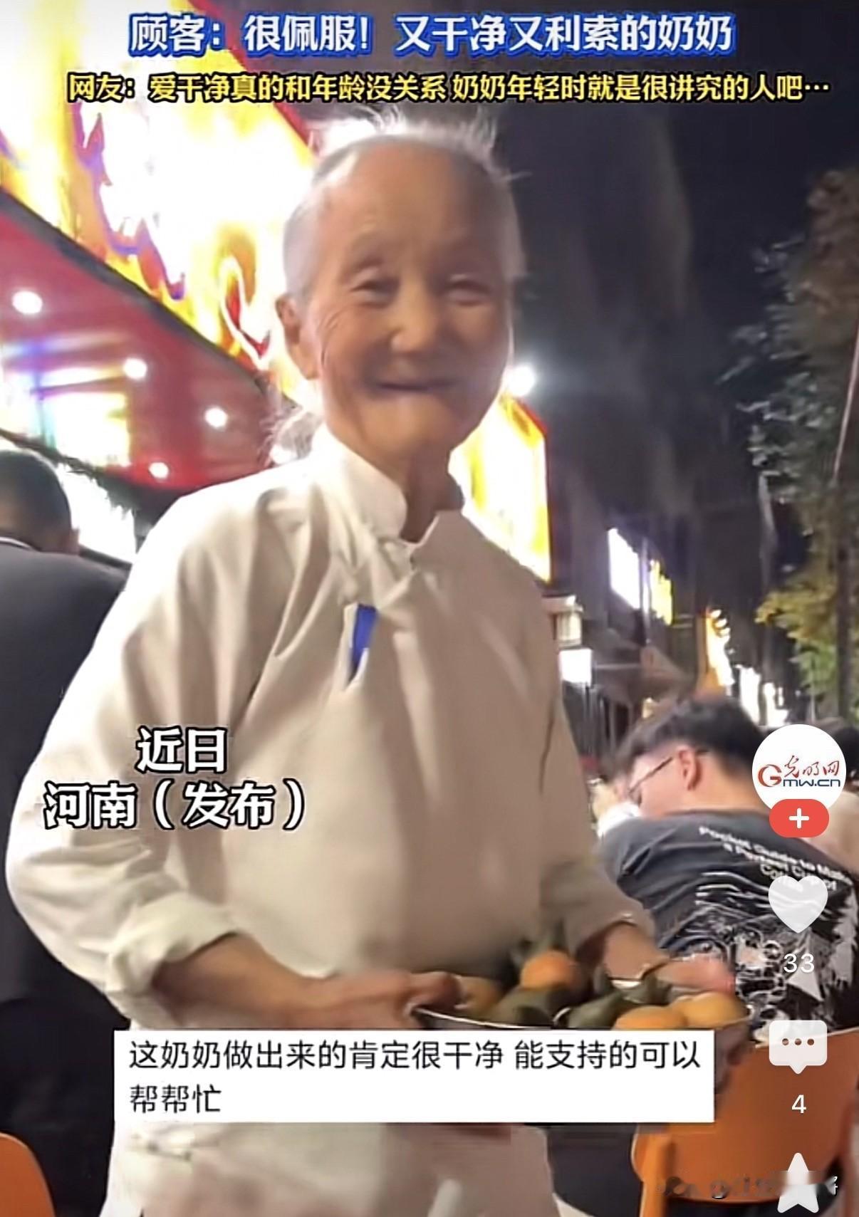 近日，河南网友逛夜市，在烟火嘈杂、人来人往的街上，一个穿得干干净净、头发打理整齐