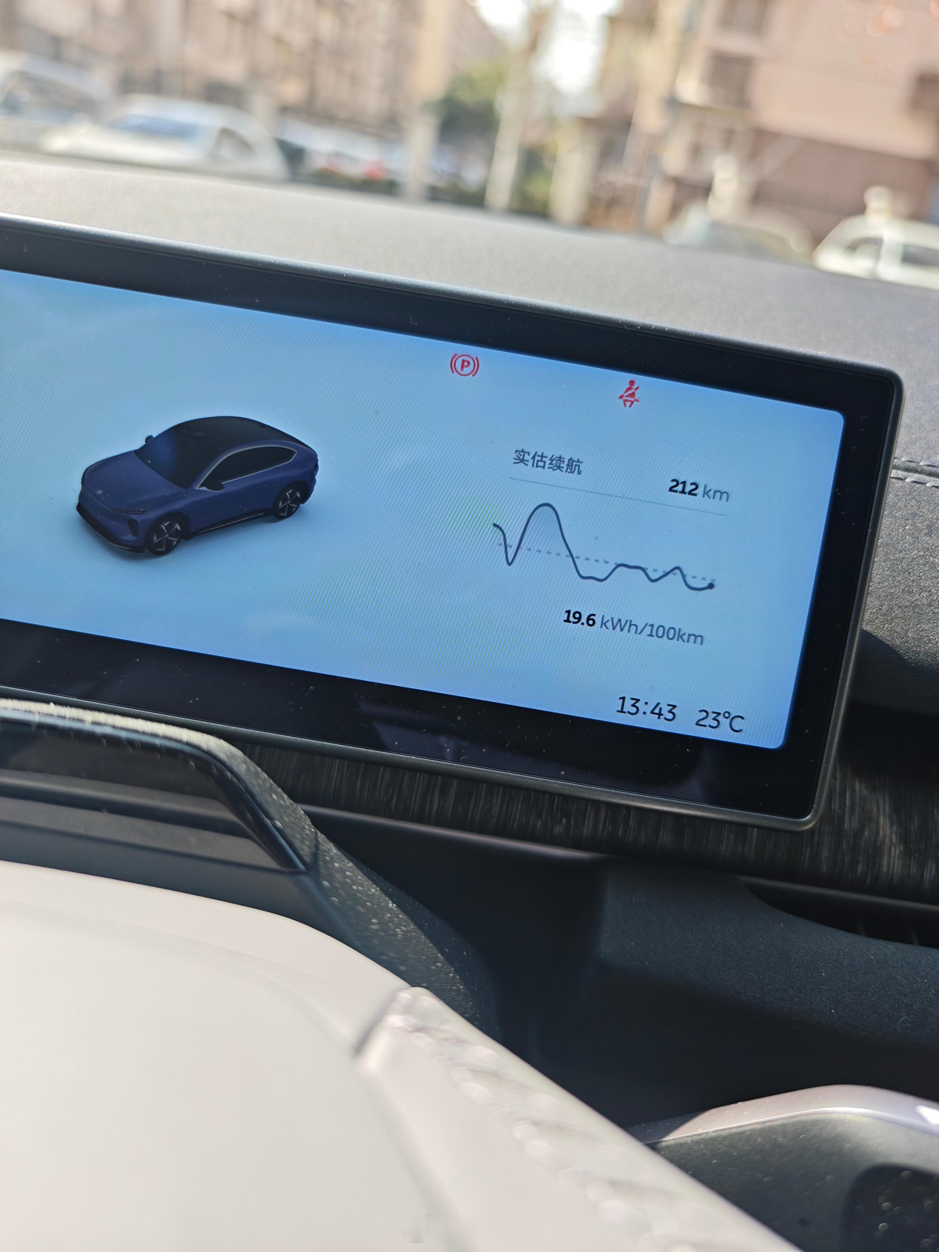 疯了吧，这会外面23度，家里面暖气设的也是23度。南京天气