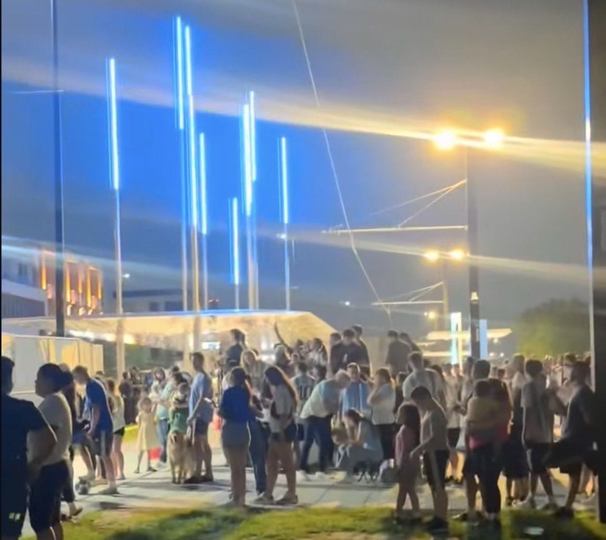 美国公民：从昨晚开始，我在堪萨斯看到了很多阿根廷人，整夜站在酒店前，只为瞥见梅西
