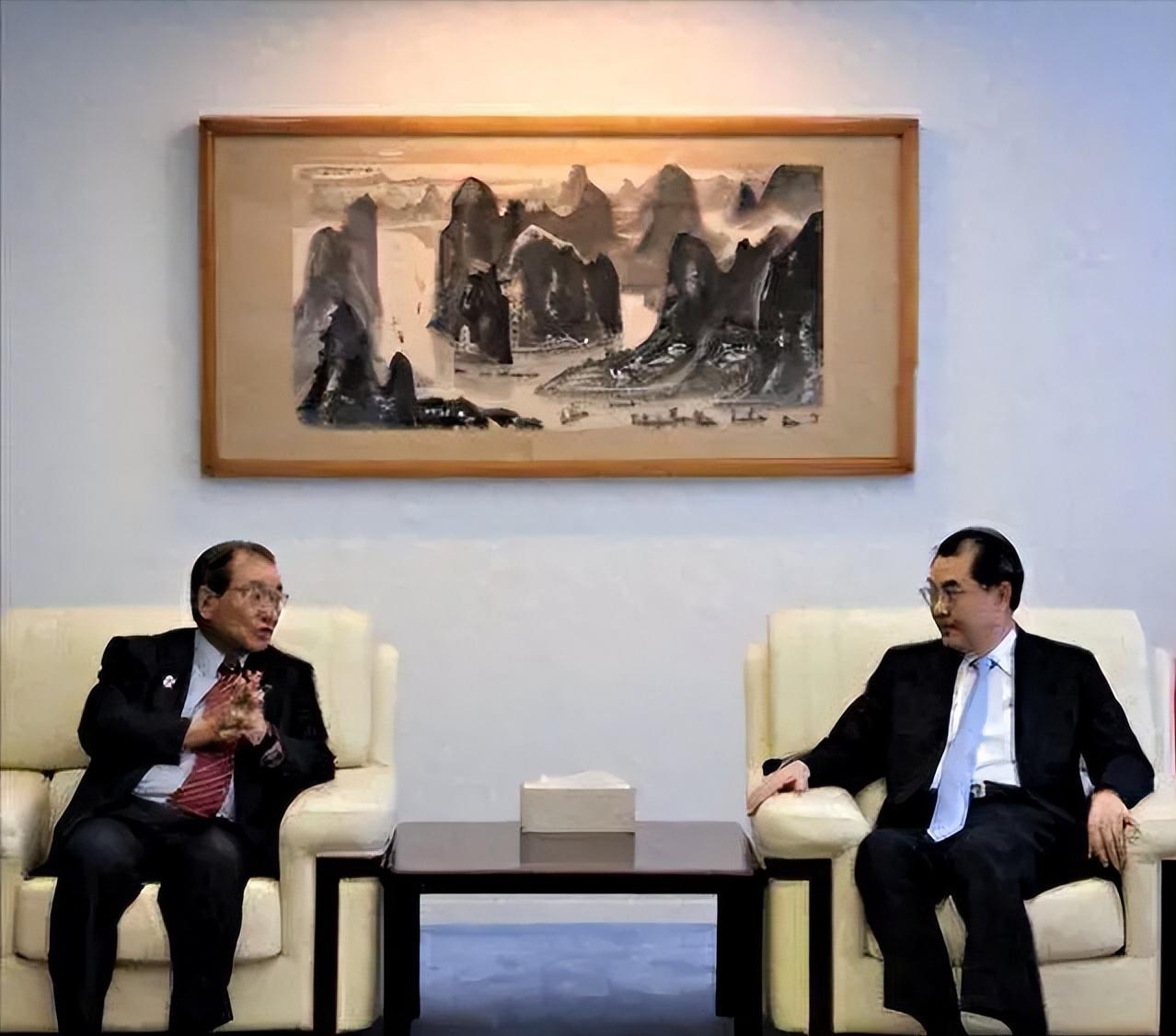 日本商界密集访华，背后藏着一个“不能丢”的刚需

2025年以来，日本两大顶级商