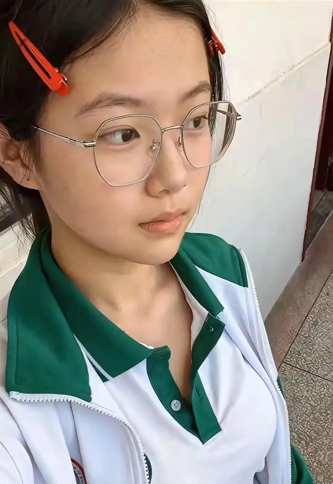 初二女生，无美颜无滤镜