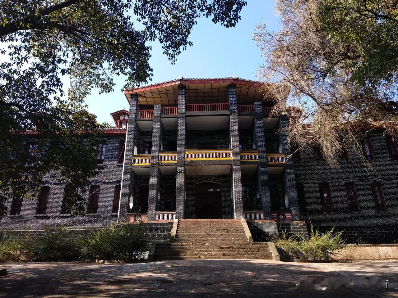 西昌蒋介石特宅
去了无数次成都的后花园西昌，这里真正的冬暖夏凉，有“小春城”之称