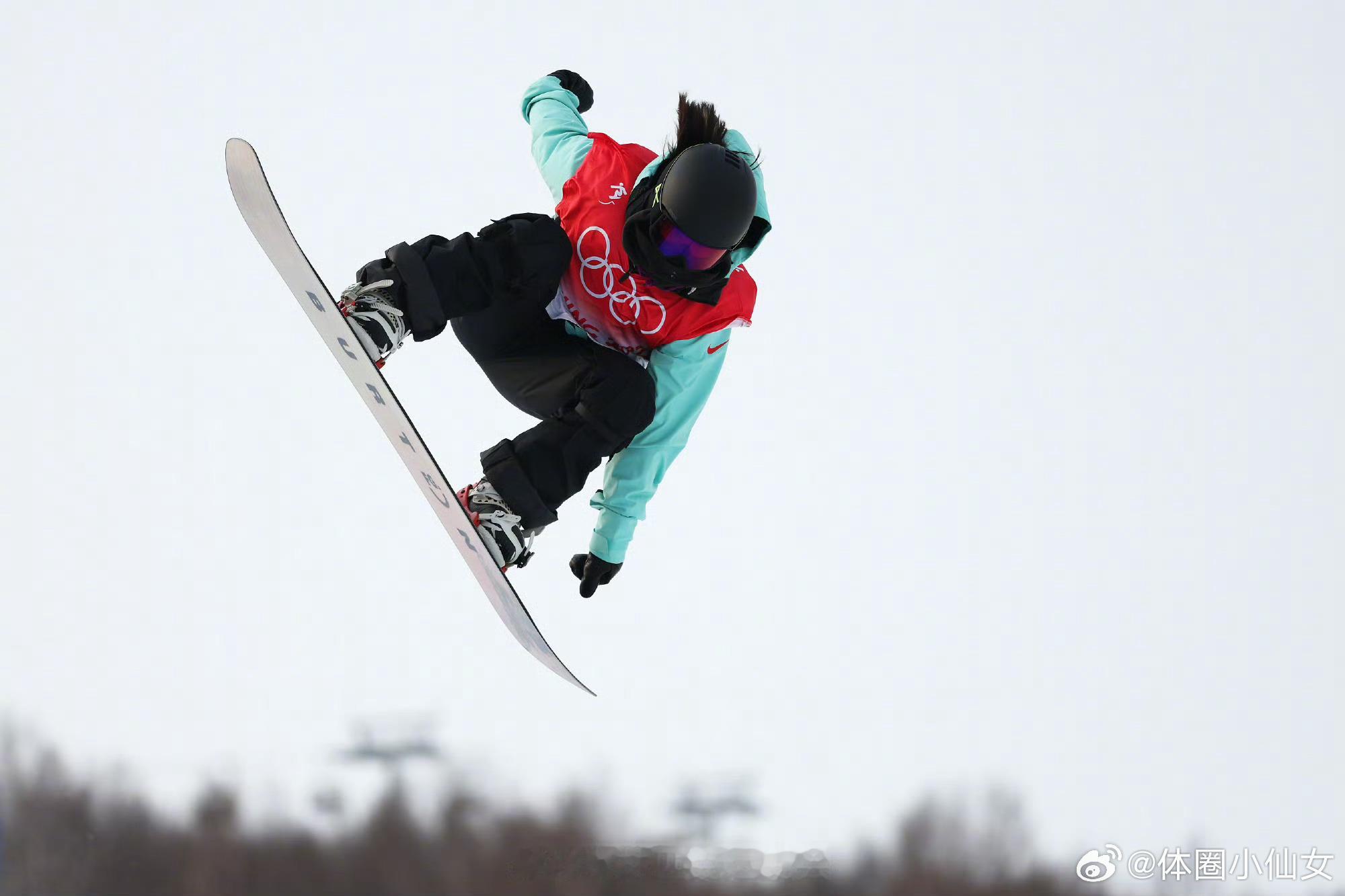 中国四选手出战女子U型场地北京时间17:30，蔡雪桐、刘佳宇、武绍桐、杨露四位中