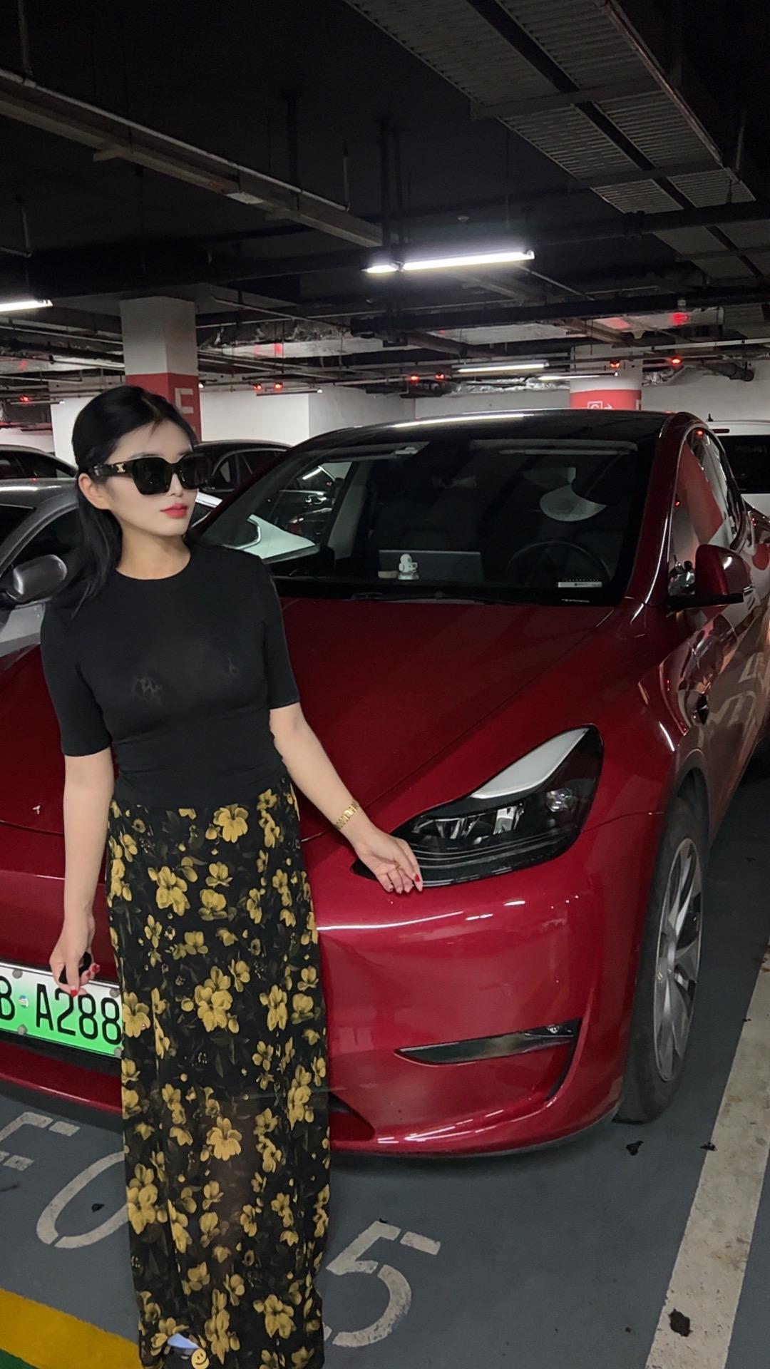 执着的人总是要经历千百次伤痛 才能放弃不属于自己的东西