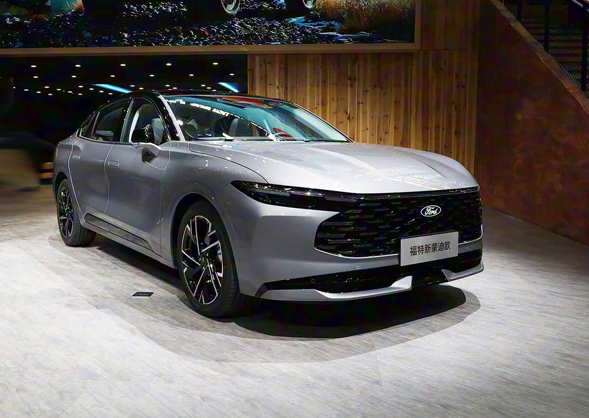 中期改款的福特蒙迪欧上市了，没有预测中的一口价

本以为福特也会和10.69的别