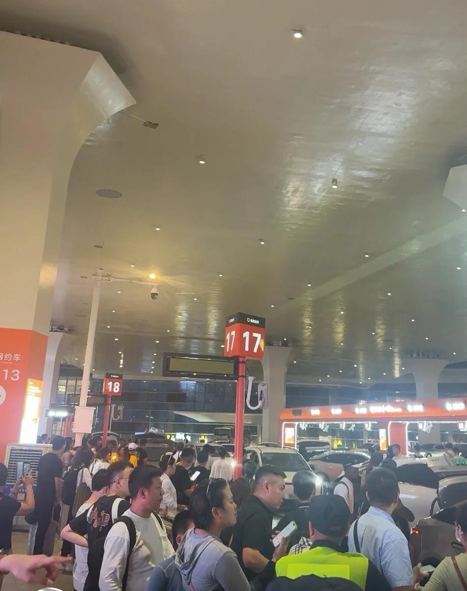 白云T3真的太恶了…
交通贼乱贼堵叫车司机都不想接
不知道这个交通咋搞的…
t2