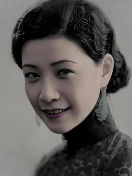 最近币圈孙割与景甜的金钱情感罗生门，看得人啼笑皆非。
你觉得这种富商追舔女星、最
