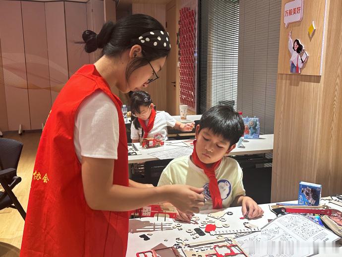 台州路桥迎邻和美安心一夏公益暑期夏令营呵护未成年人成长，平安宣传筑牢夏季安全屏障