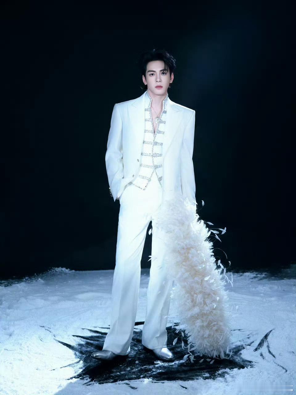 曾舜晞微博之夜红毯出图，冰雪王子微博之夜出图