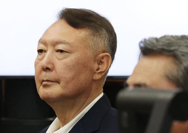 谁能想到，曾经风光无限的“亚洲四小龙”韩国，如今竟落得这般境地。


前总统尹锡