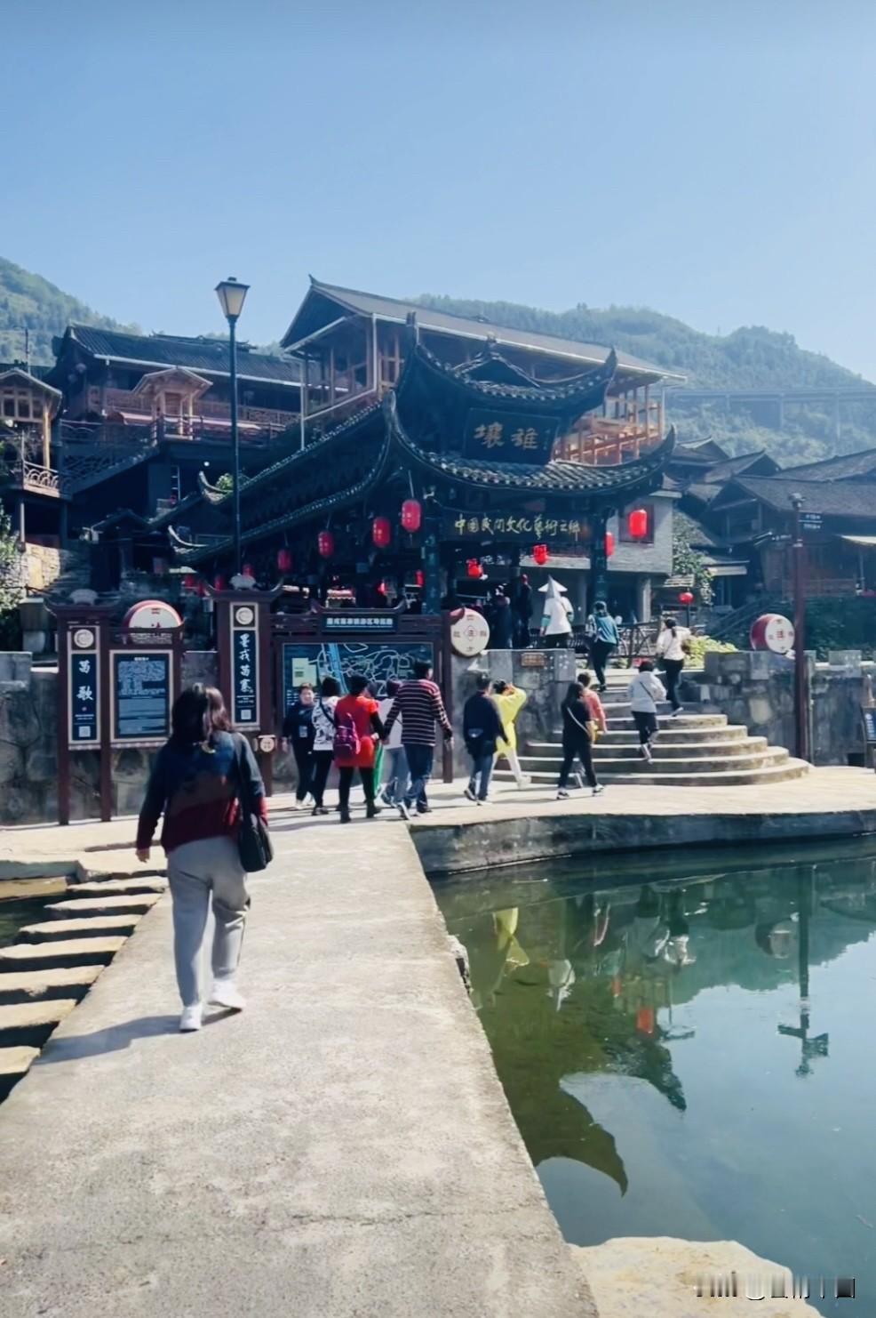 原创诗词 每日一诗 湘西仙境（湘西游）
＿＿＿郭赋林（釜麟）

武陵西峙接苍冥，