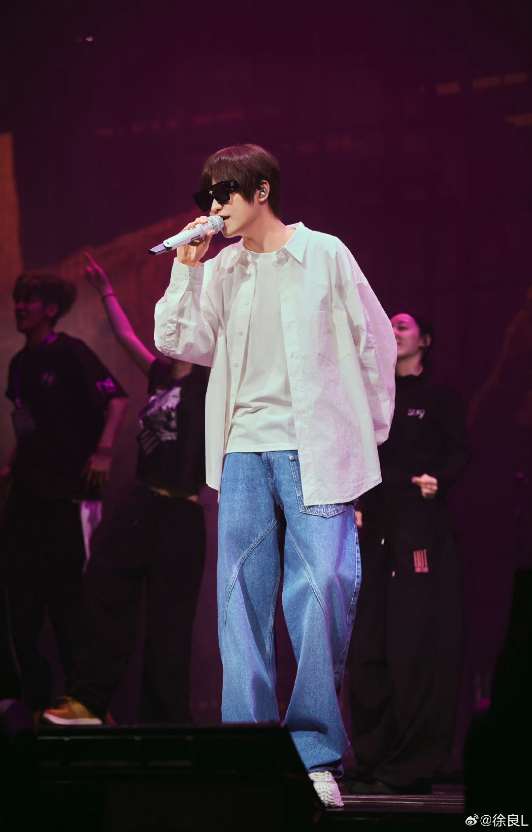 老辈子人抽奖就主打一个朴实无华啊就问谁家演唱会还发米面粮油啊！这也太实在太实用了