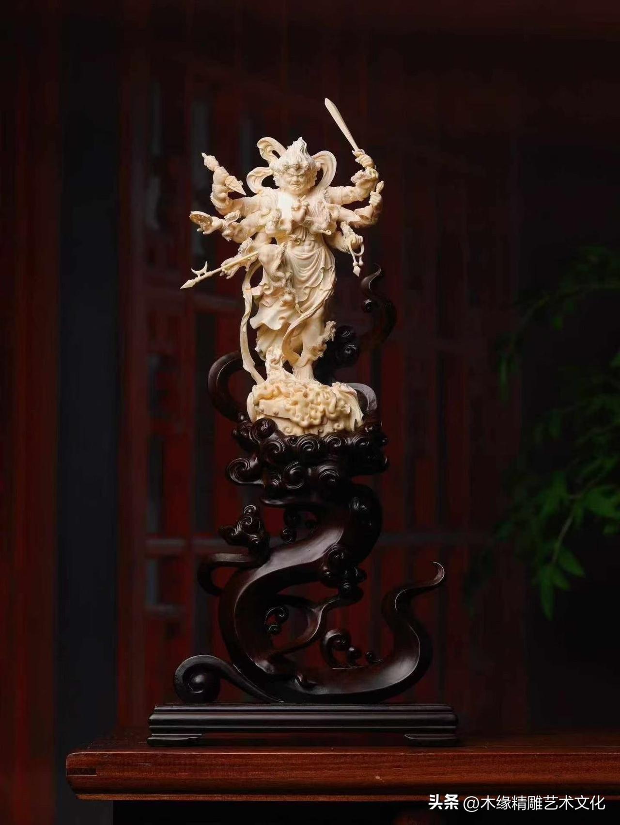 有些造像让人心生安宁，

有些造像，则让人生出力量。

这尊《秽迹金刚》，以猛犸