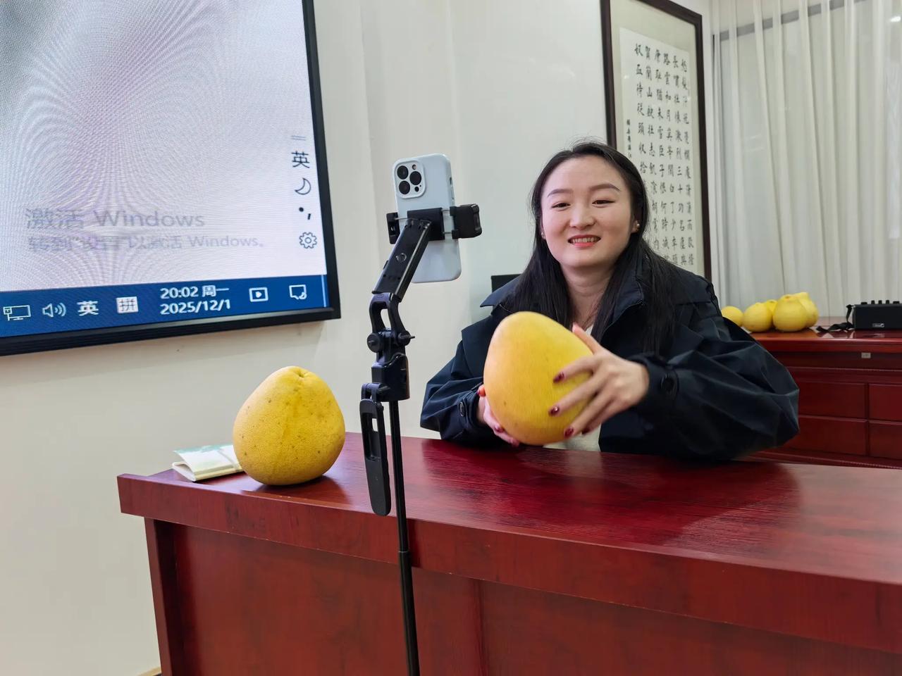 柚甜人美平台前，
又好吃啊又好玩，
买货就找直播间，
保你满意过大年。
福利不断