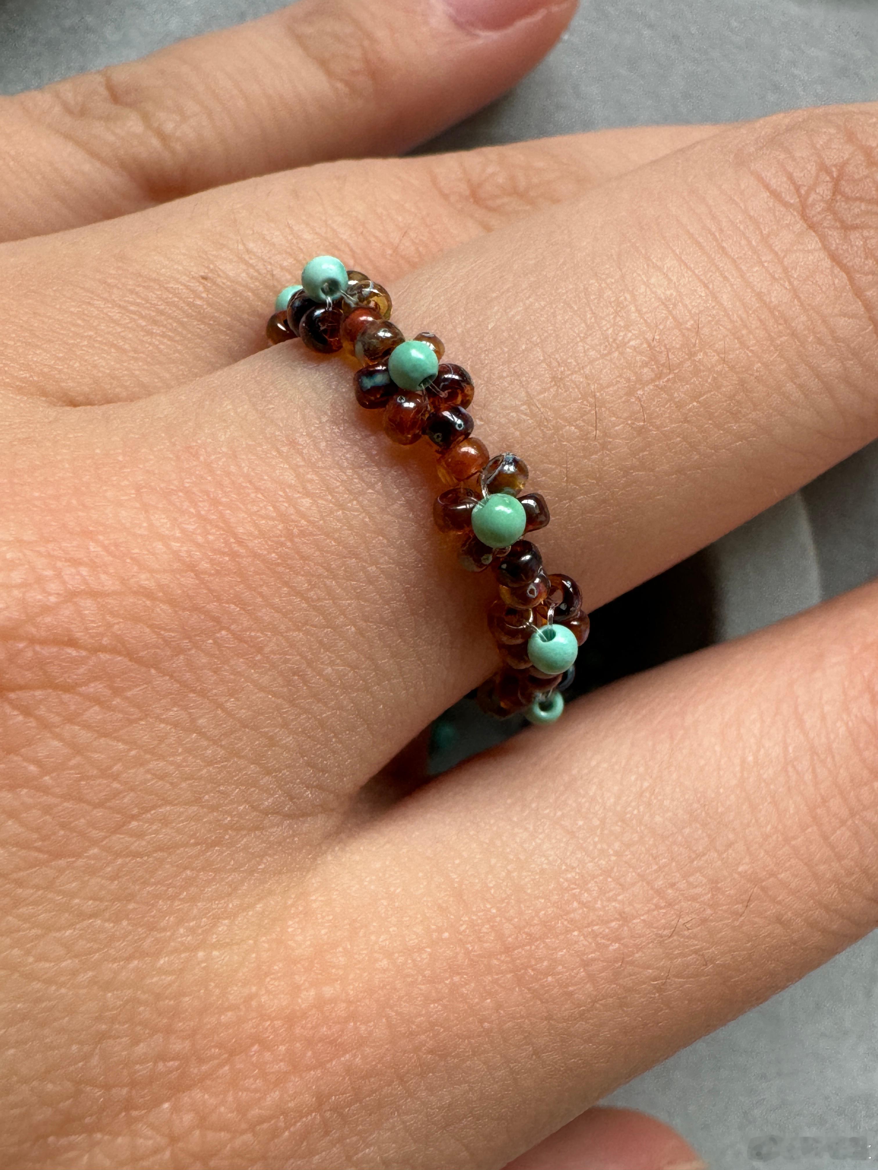 顺自己心意地活着，让风自然地吹走旁的。 ​​​