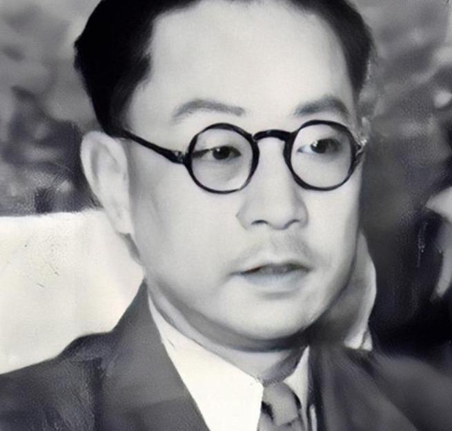 1943年，身中剧毒的李士群痛苦的缩在一起，他跟旁边的人说：“干了一辈子的特务，