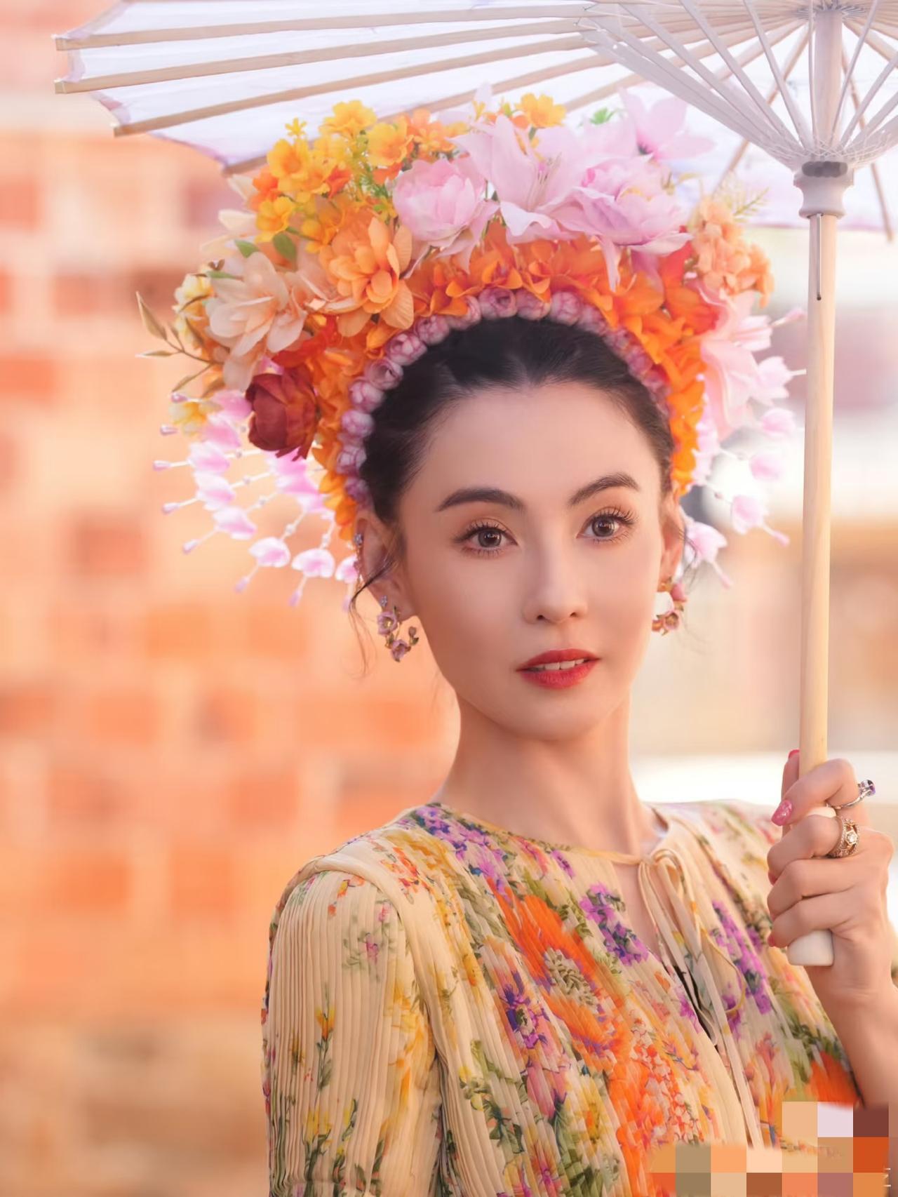 这下真相大白
原来我们误会张柏芝这么多年
她根本不是“撒谎成性”
而是藏着难言之