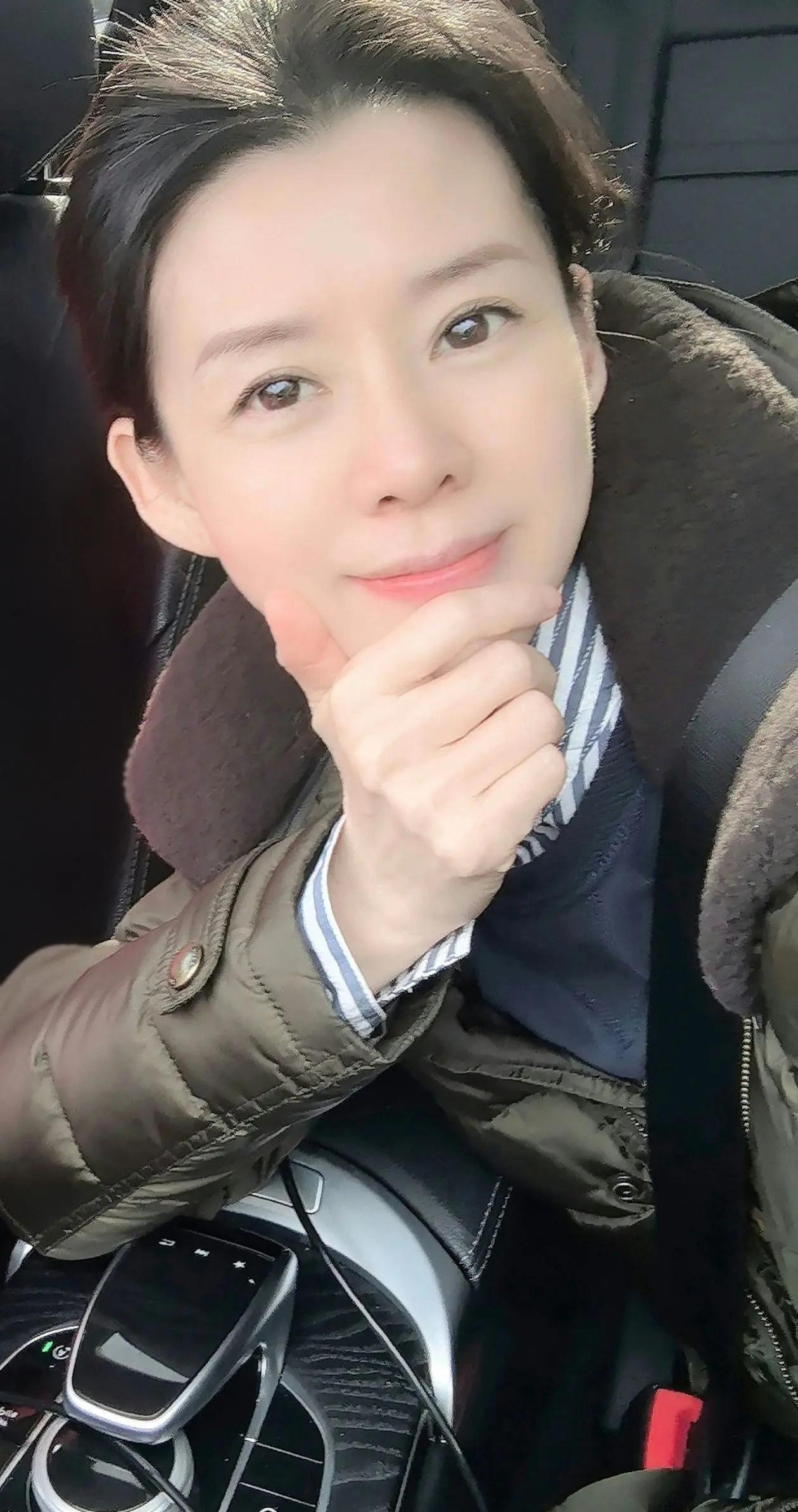 能从暴风雨中走出来的，靠的从来都不是伞。