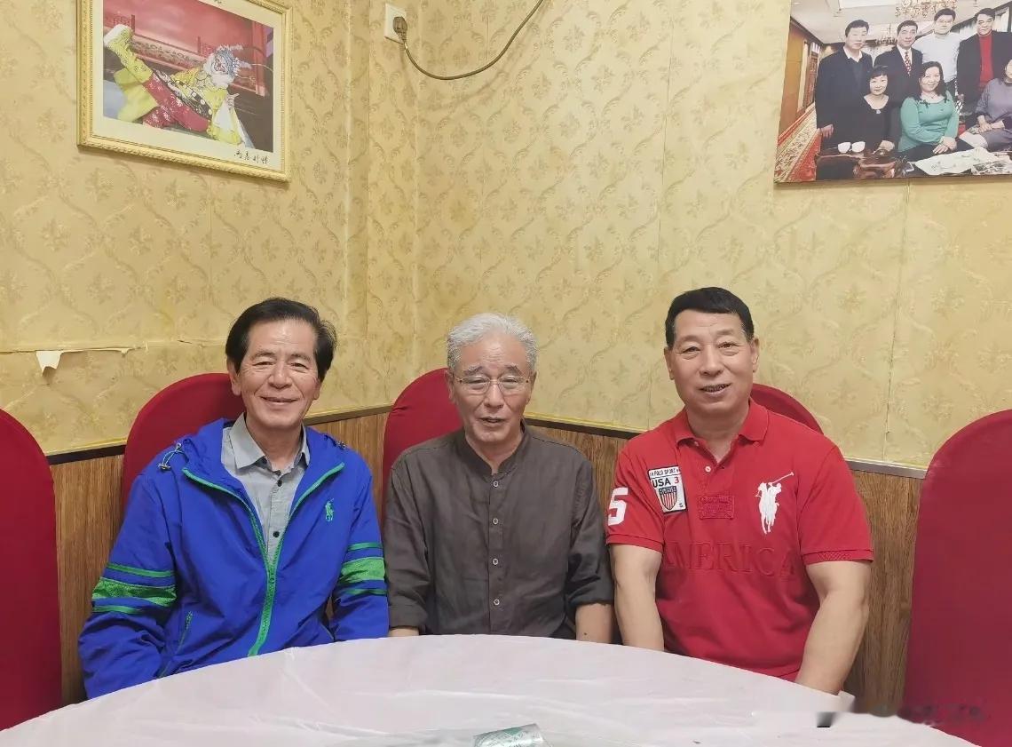 81岁马志明，罕见露面，精神矍铄，身体健康。 