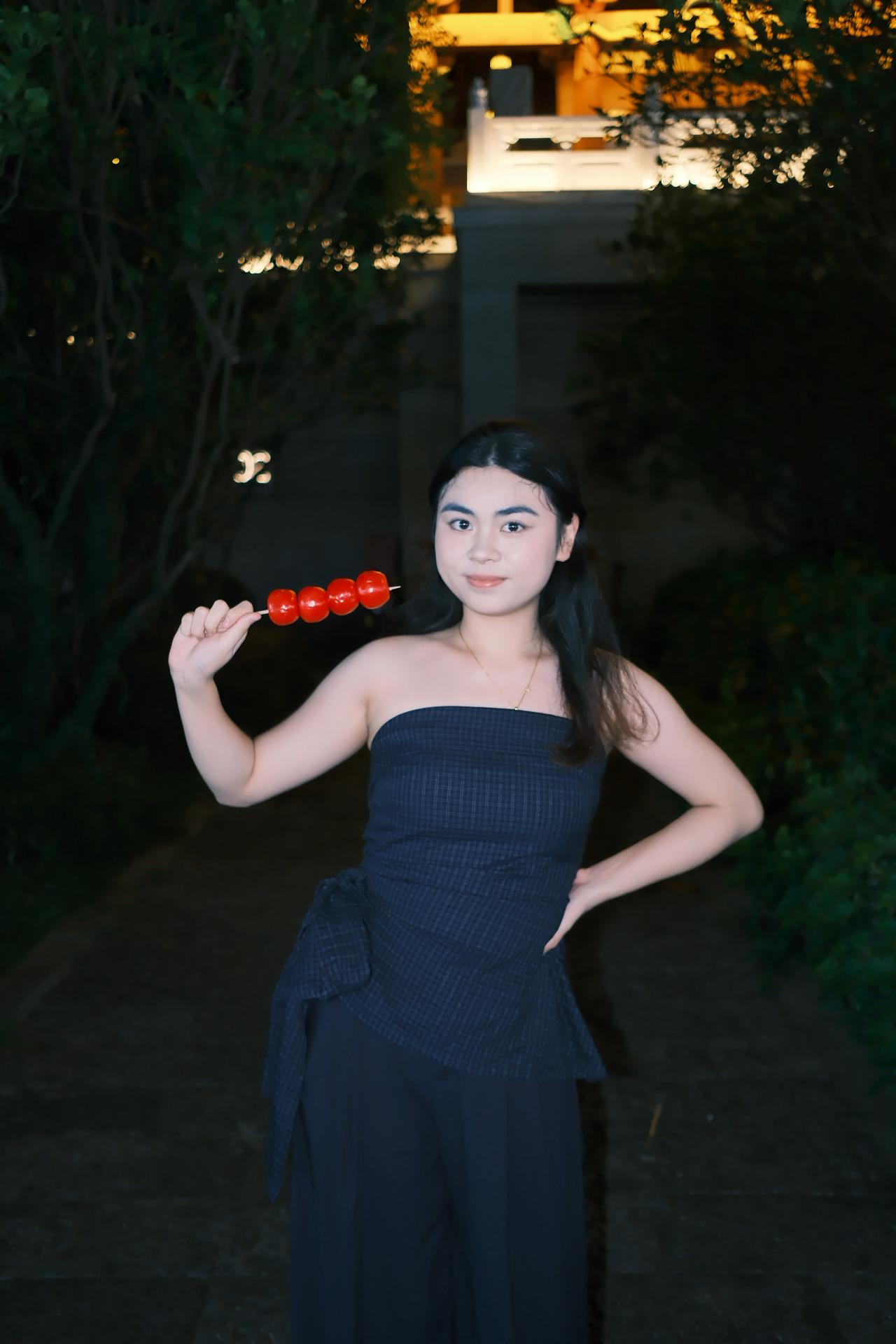 夜拍女孩，模样可爱。夜晚氛围感拉满 松弛感生活碎片 日常穿搭分享 夜市氛围感oo