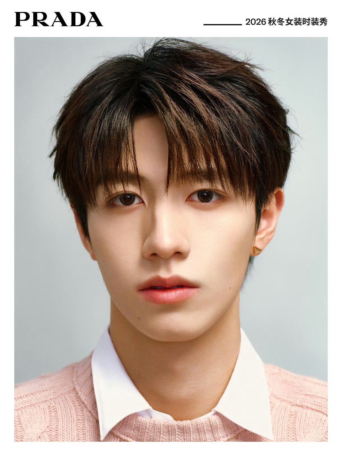 米兰时装周 TOP 登陆少年组合 分享今晚Prada2026秋冬女装时装秀邀请函