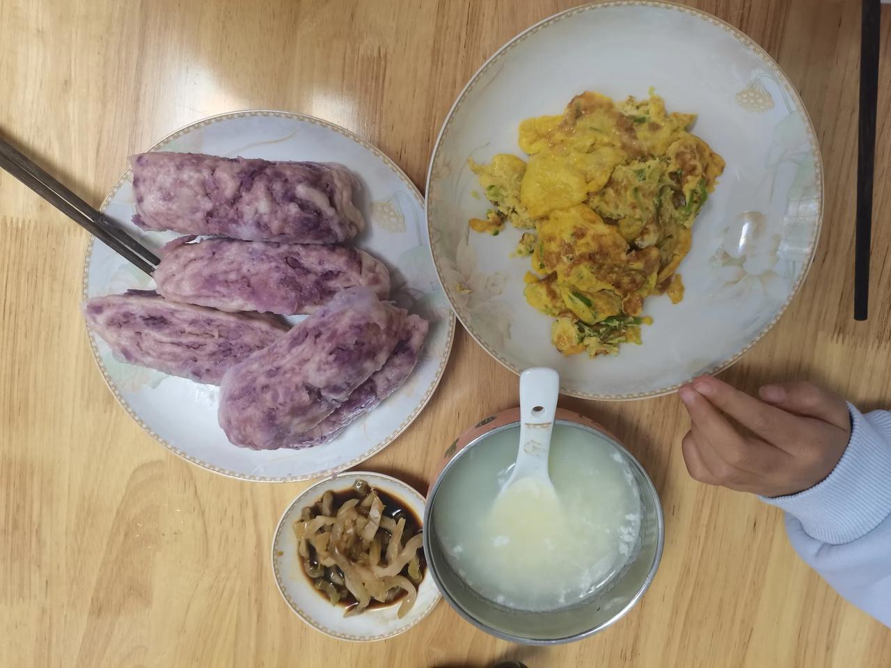 感恩日记
今天要感谢我的邻居，两位在药店工作的美女，每次孩子去店里，我忙不过来时