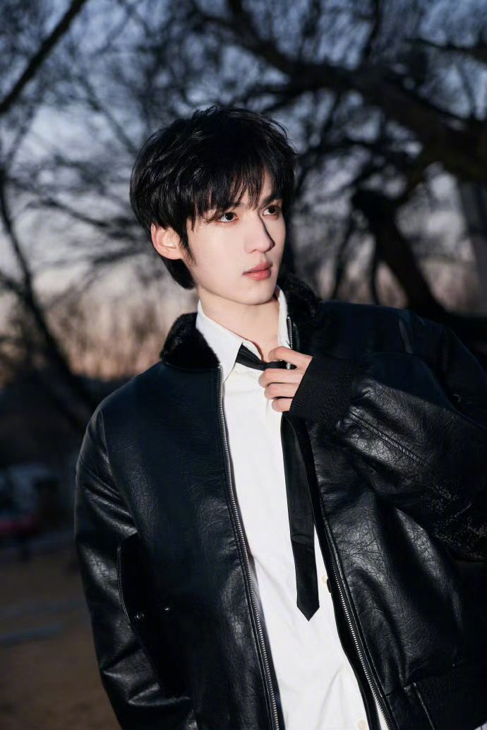 逐玉里康婆子的大孙子现实长这样解鑫豪 谁懂！逐玉真的是配角颜值都在开挂～剧里康婆