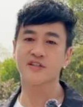 苏超宿迁场真的把何润东请来了。
4月13日下午，宿迁召开新闻发布会官宣，何润东将