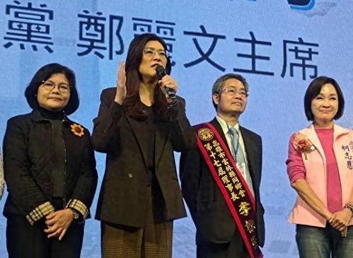 她明确扛起“九二共识”大旗，就是要用行动告诉台湾老百姓：要饭碗还是要战争？跟大陆