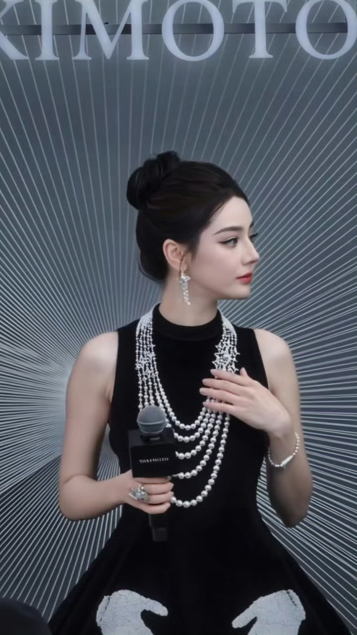 迪丽热巴裙子 闵塔鲨展现天资 
