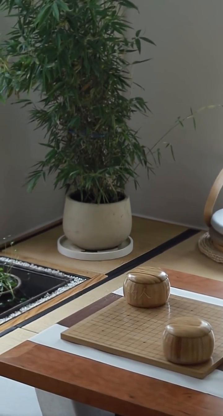 心平气和，举止从容。
过得好的人不会攻击你，他们往往安安静静，富足丰盈，看什么都