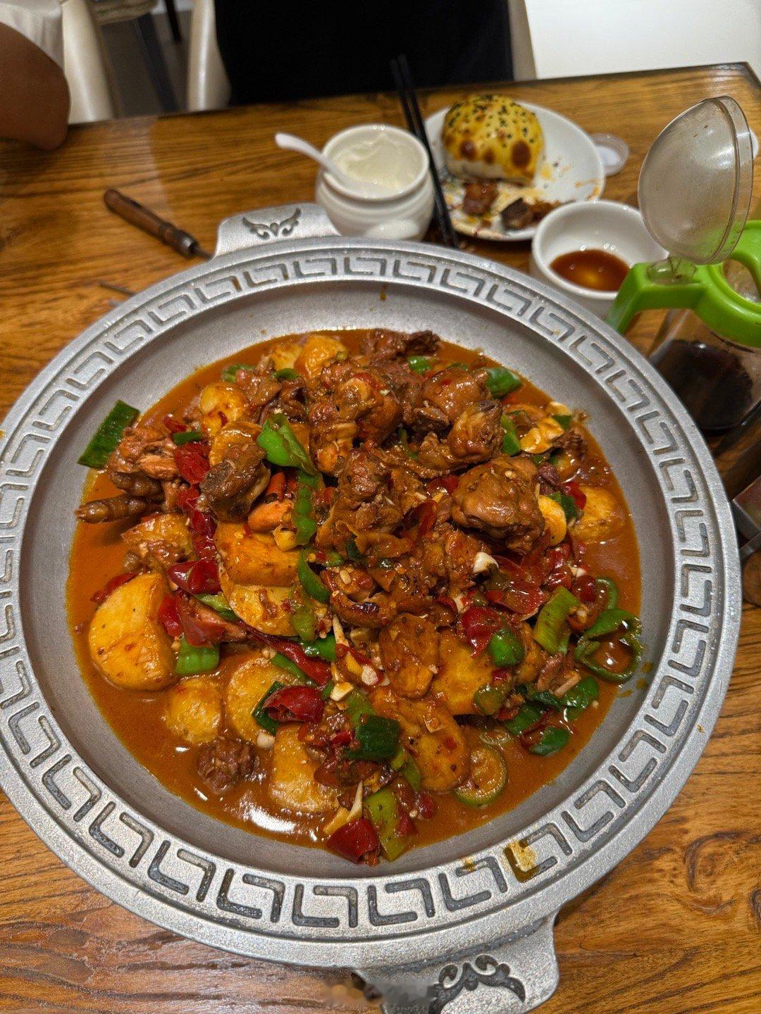 今天的大盘鸡才地道啊！！！超好吃😋  ​​​