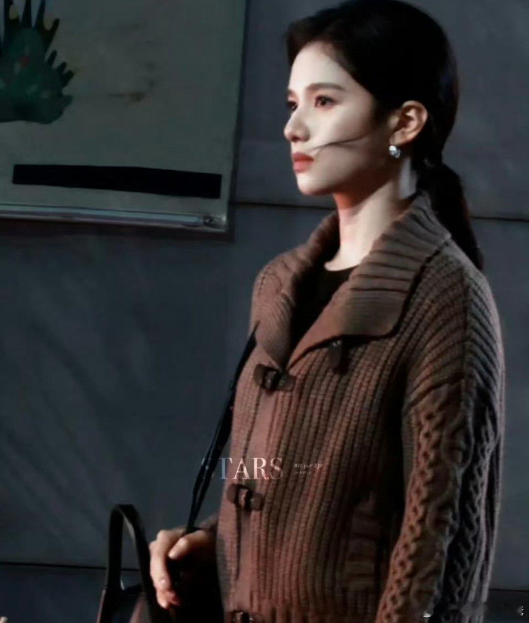 张婧仪新剧造型，仪子可以把普通款大众款的衣服穿的很美 