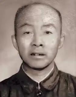 1936年，刘亚楼的警卫员谢志坚不幸落到敌人手里，就在他思索如何脱身时，一个老汉