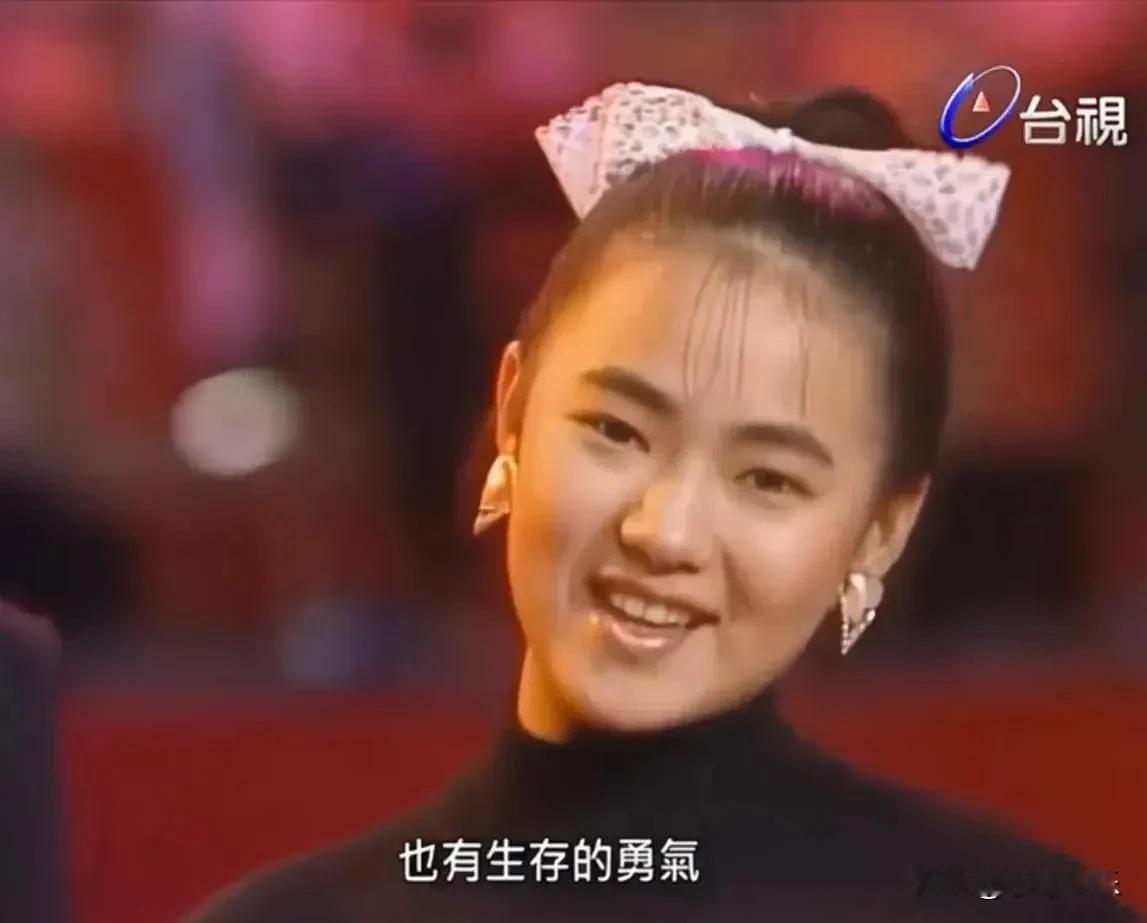 伊能静早期单眼皮的时候真好看！有点像日本明星荒木由美子，第一眼看去几乎五官一模一