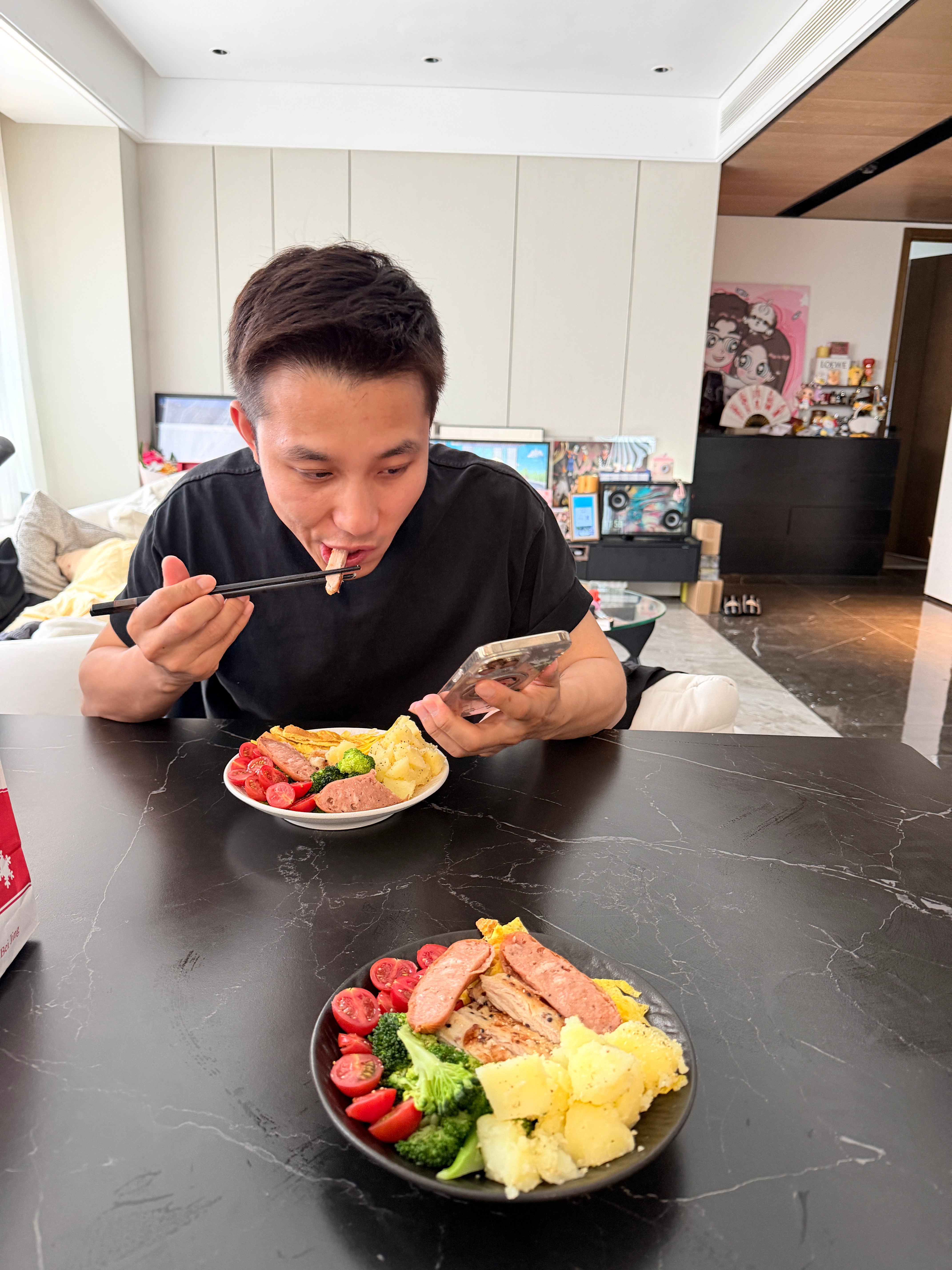 因为阿姨做的饭太好吃了，感觉自己又胖了，所以昨晚给阿姨说让她做减脂餐，好家伙，感