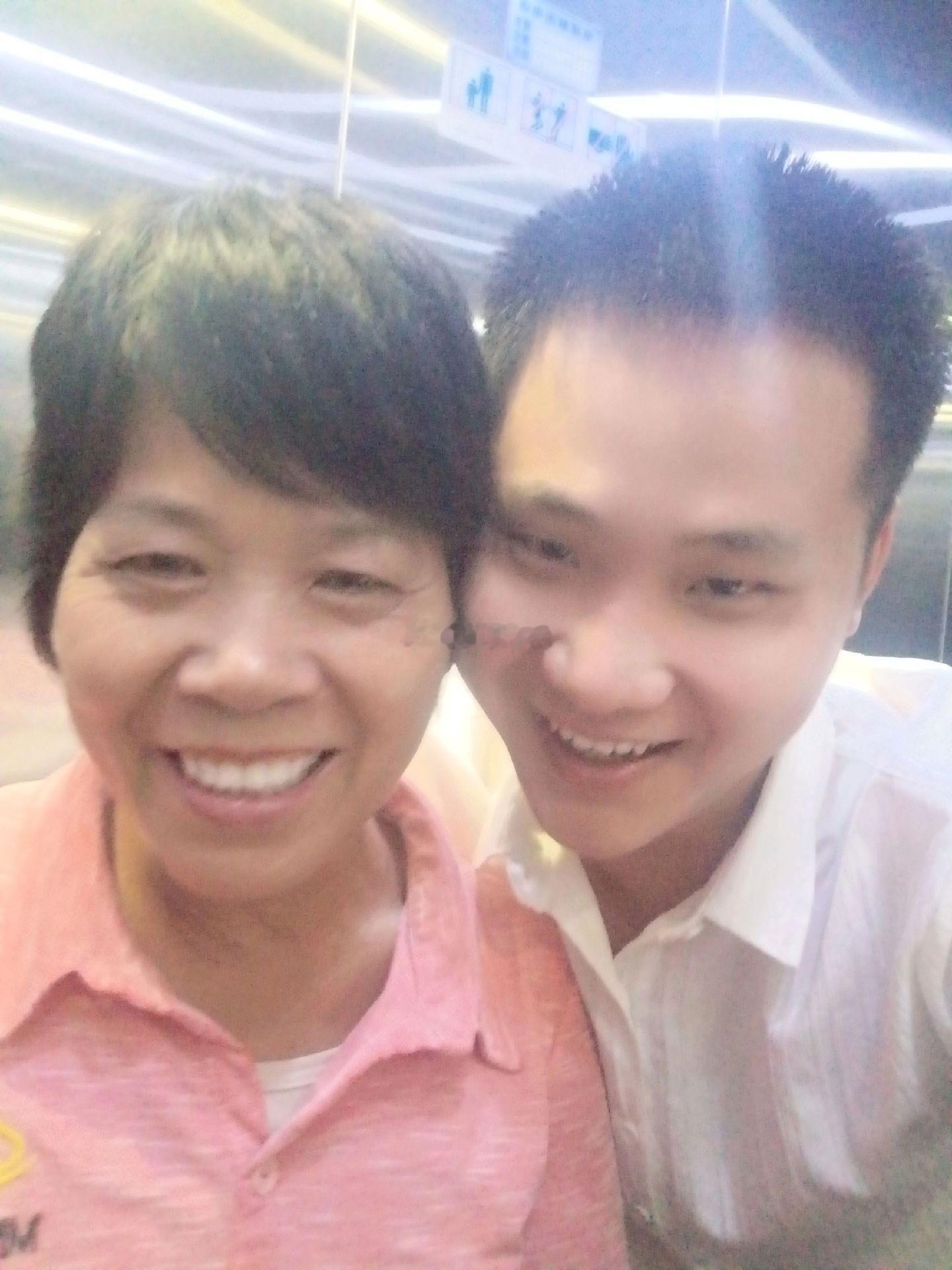 大姐56岁男子25岁，送外卖认识的姐弟恋。