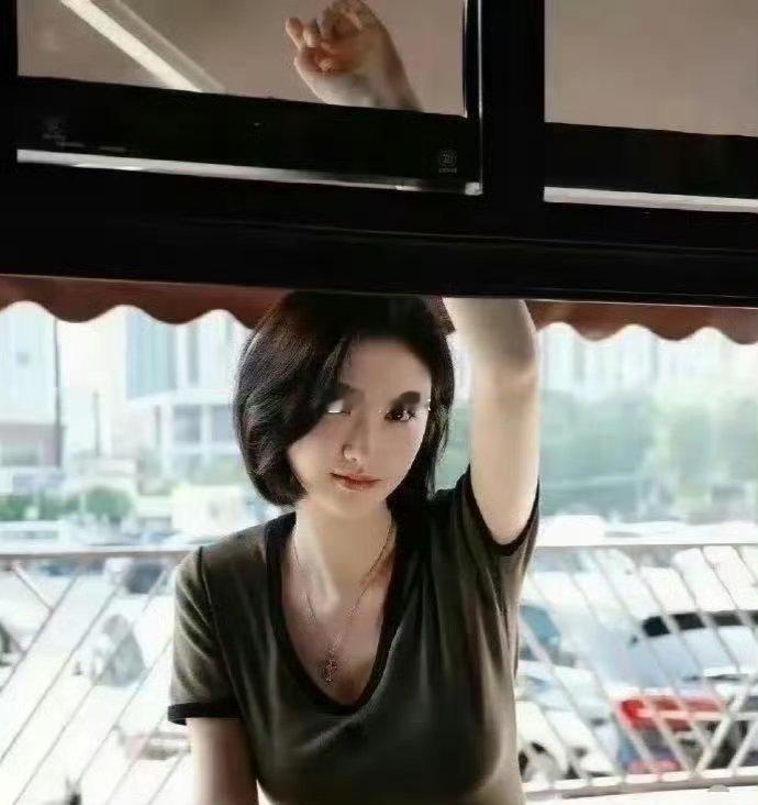 景甜这身材也太好了吧，算是内地唯一一个在颜值身材上能和刘亦菲打平手的女明星了吧。